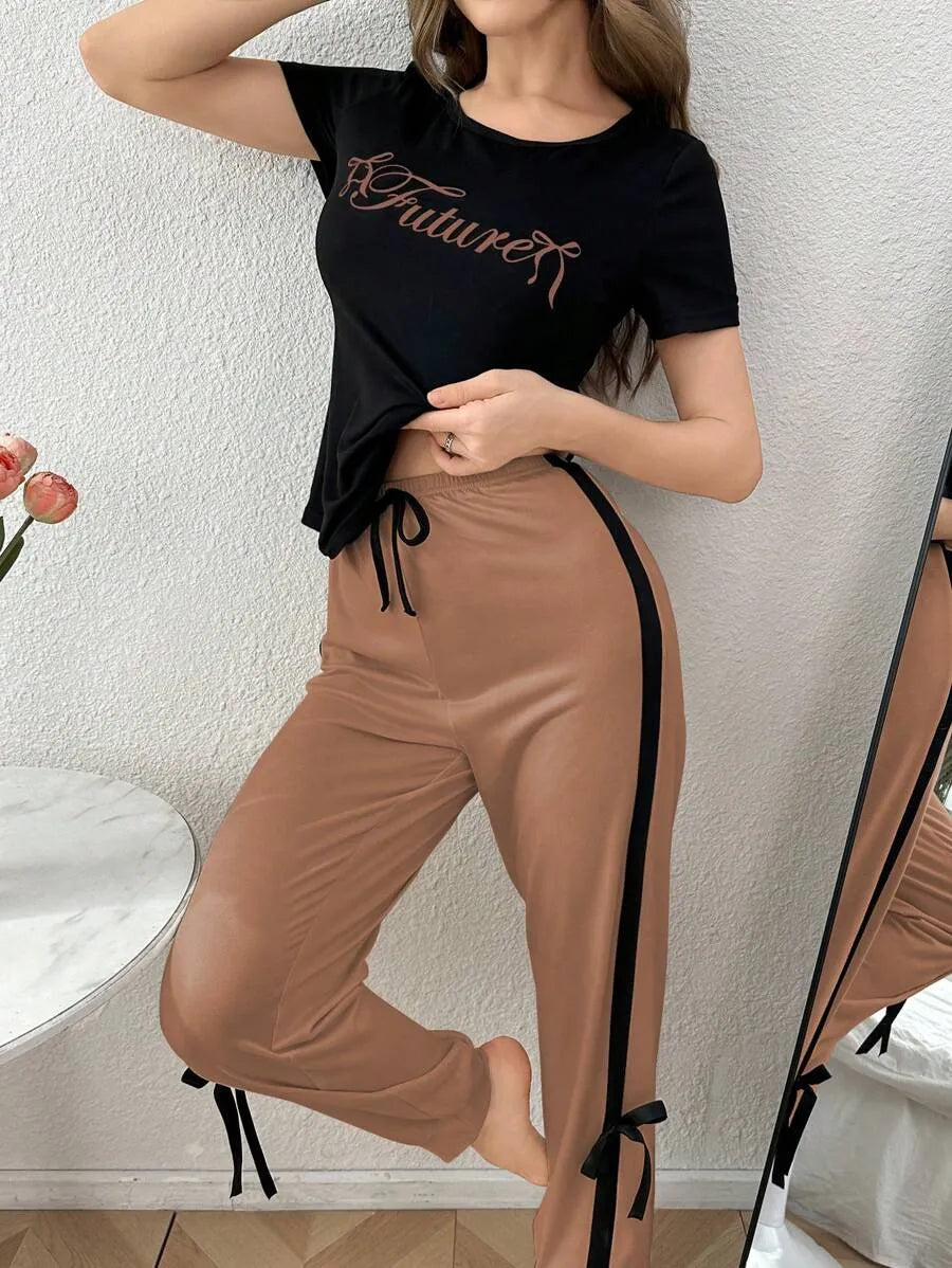 SHEIN طقم بيجامة قطعتين بتوب قصير وبنطلون مزين بفيونكة بلون بني