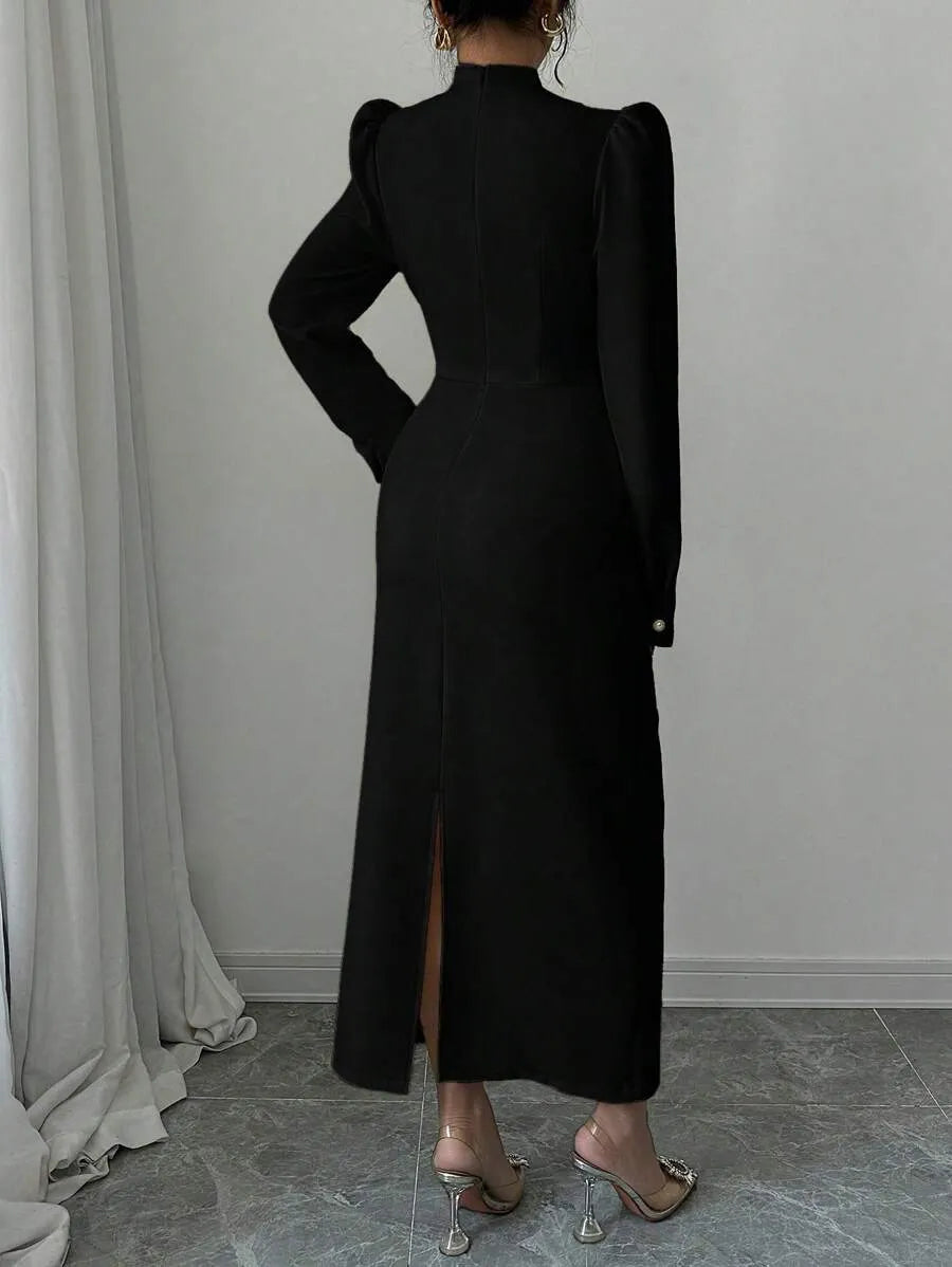 SHEIN Selianne فستان طويل بياقة غير متماثلة وأكمام منتفخة وثنيات بلون أسود