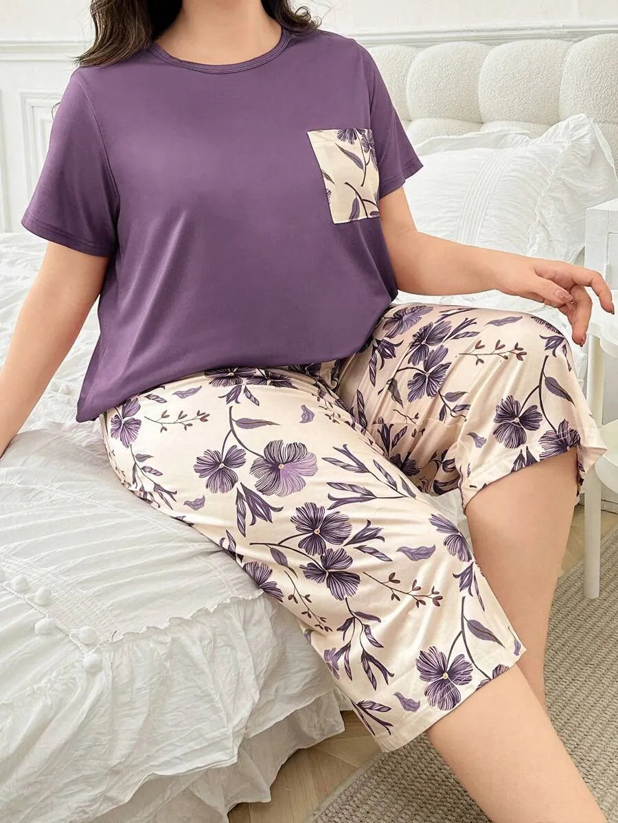 SHEIN طقم نسائي بلون أرجواني مزين بالزهور بأكمام قصيرة وبنطال كابري