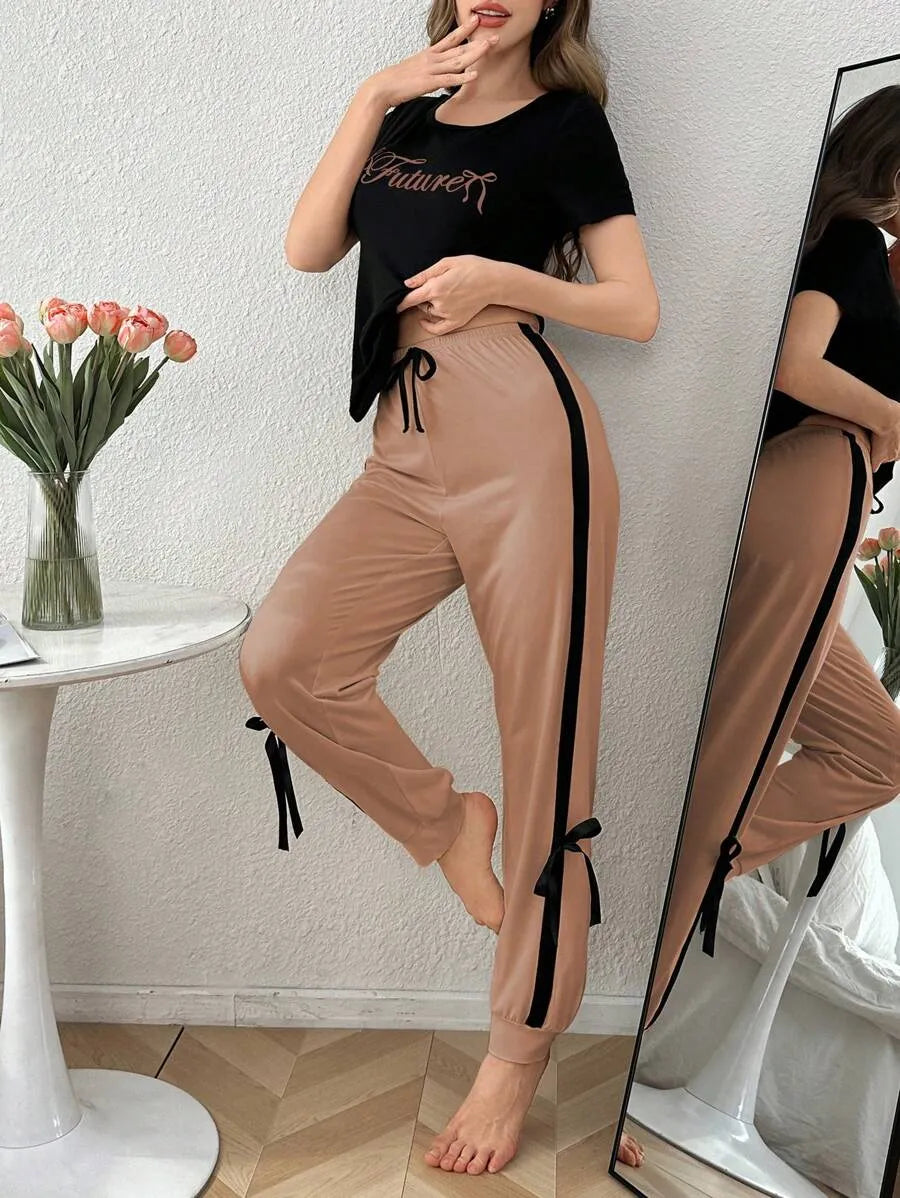 SHEIN طقم بيجامة قطعتين بتوب قصير وبنطلون مزين بفيونكة بلون بني