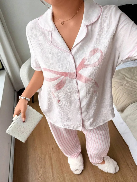 SHEIN Napfluff CURVE طقم بيجامة نسائي بلون وردي مخطط بفيونكة وأكمام قصيرة
