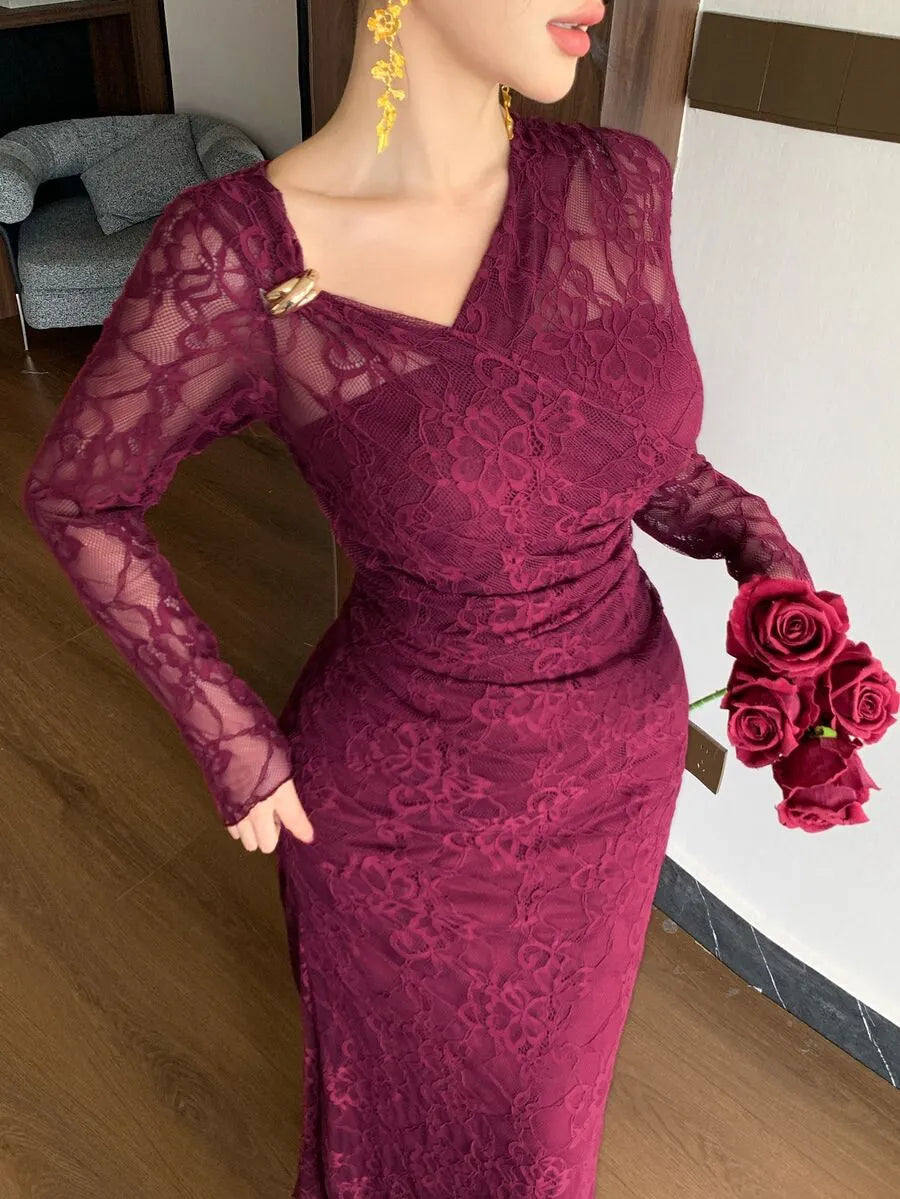 SHEIN Modelyn فستان ميدي بياقة غير متماثلة وأكمام واسعة من الدانتيل بلون عنابي
