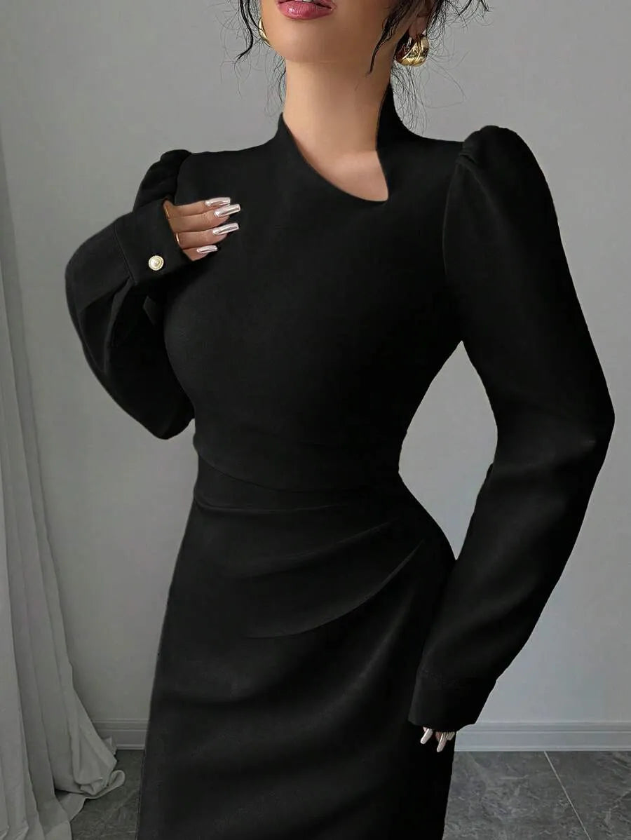 SHEIN Selianne فستان طويل بياقة غير متماثلة وأكمام منتفخة وثنيات بلون أسود