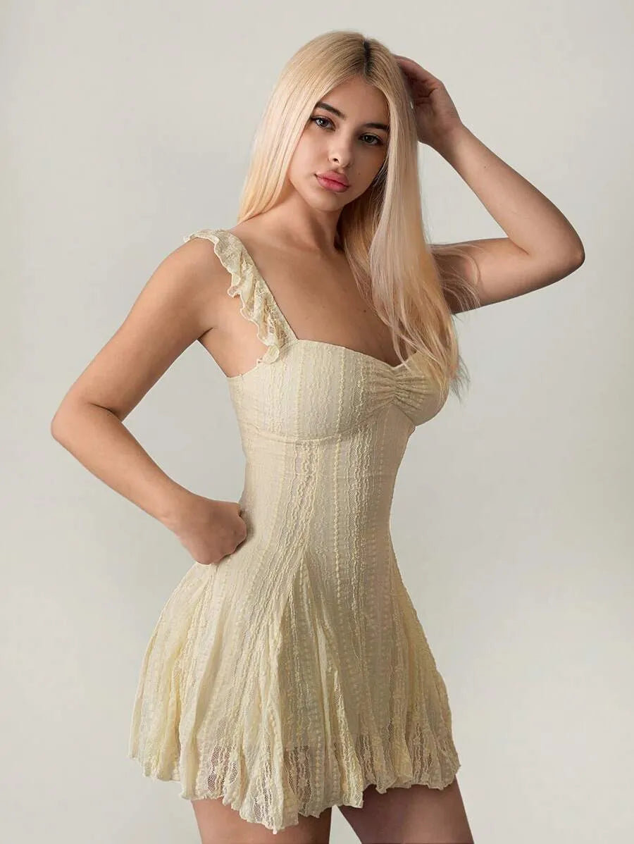 SHEIN Sweetina فستان بلون مشمشي ميني كامي من الدانتيل المفرغ وبظهر مكشوف