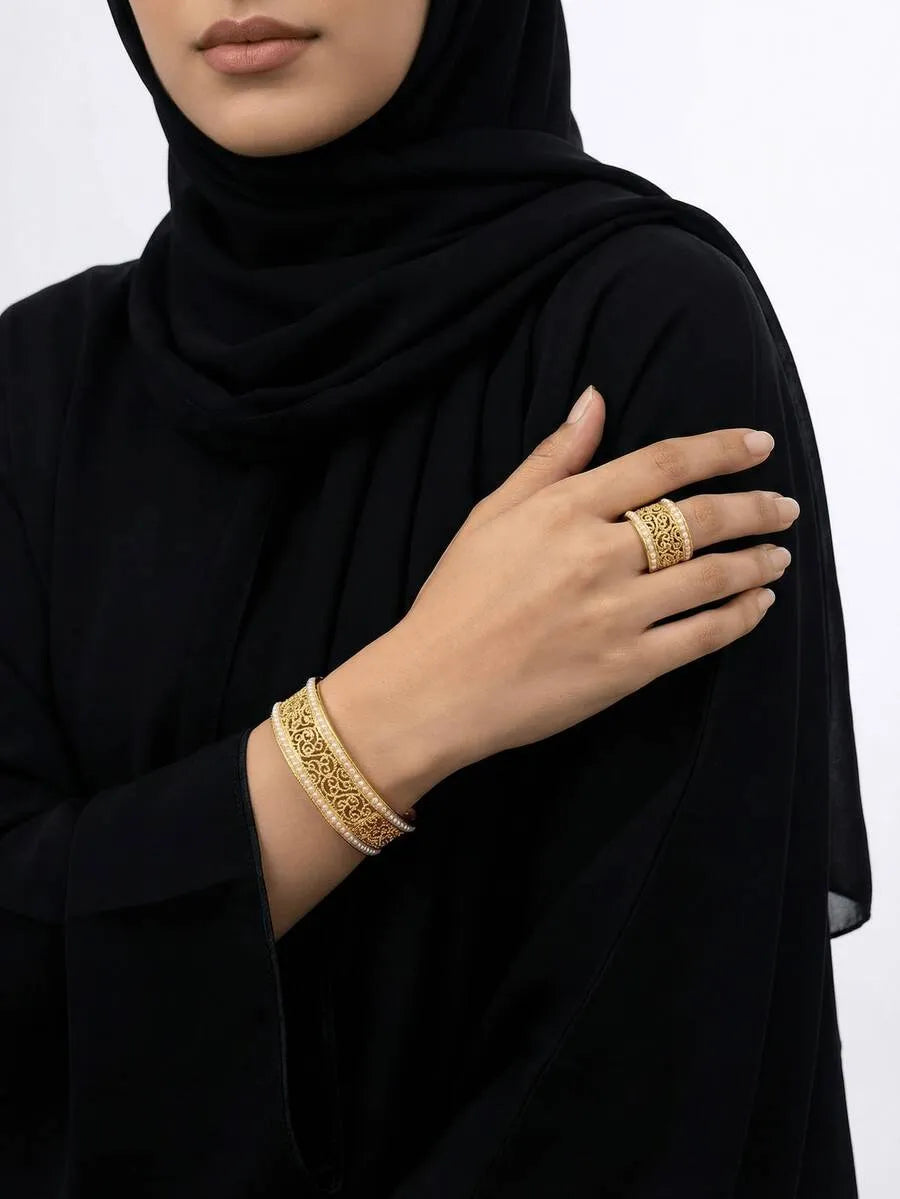 SHEIN طقم سوار وخاتم نسائي من الدانتيل المجوف والخرز بتصميم مفتوح