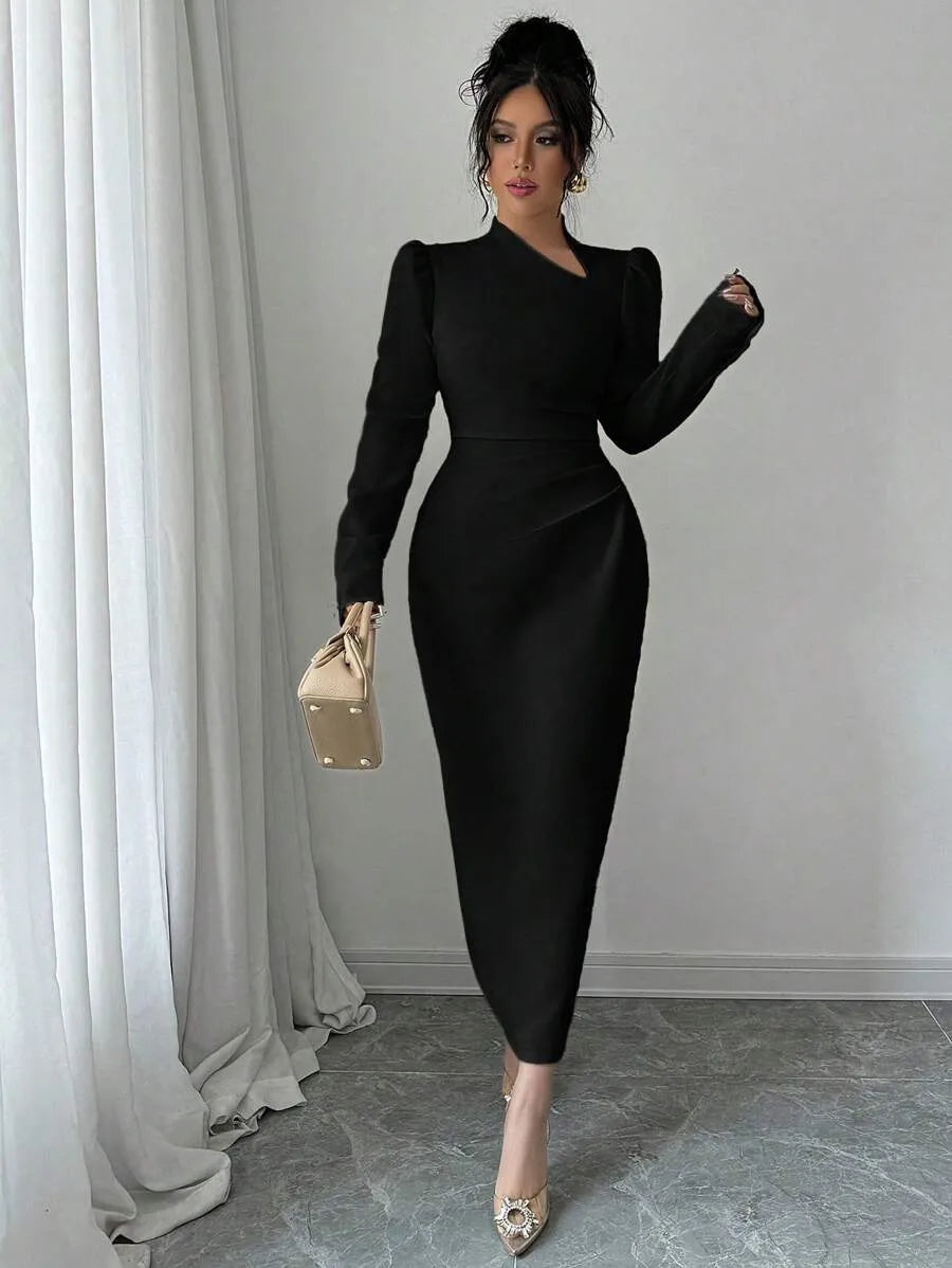 SHEIN Selianne فستان طويل بياقة غير متماثلة وأكمام منتفخة وثنيات بلون أسود