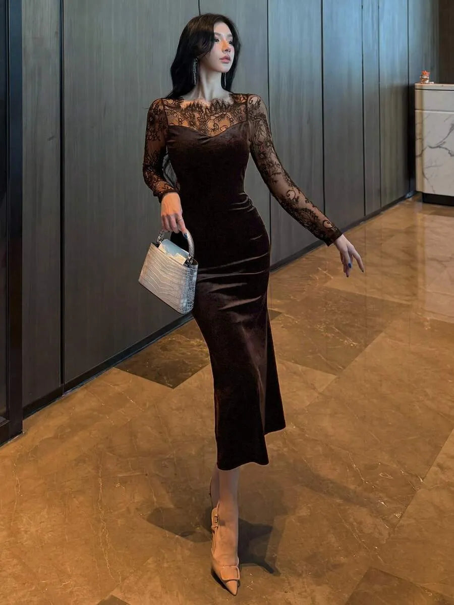 SHEIN DAZY فستان ميدي مخملي مكشوف الكتفين بأكمام طويلة وتطريز دانتيل بلون بني