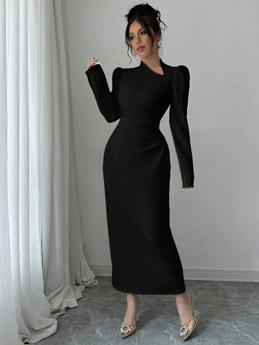 SHEIN Selianne فستان طويل بياقة غير متماثلة وأكمام منتفخة وثنيات بلون أسود