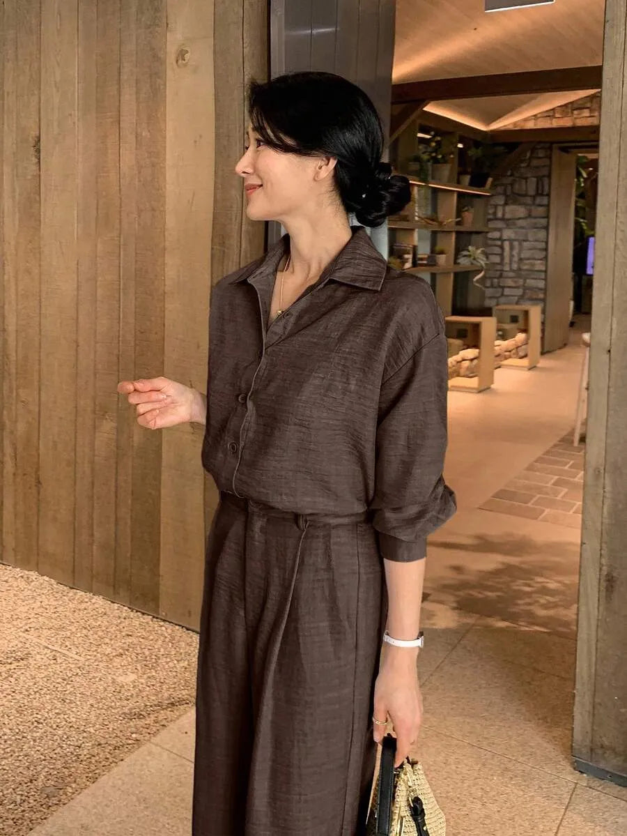 SHEIN DAZY طقم نسائي قطعتين بلوزة بياقة وأزرار أمامية وبنطال بجيوب بلون بني