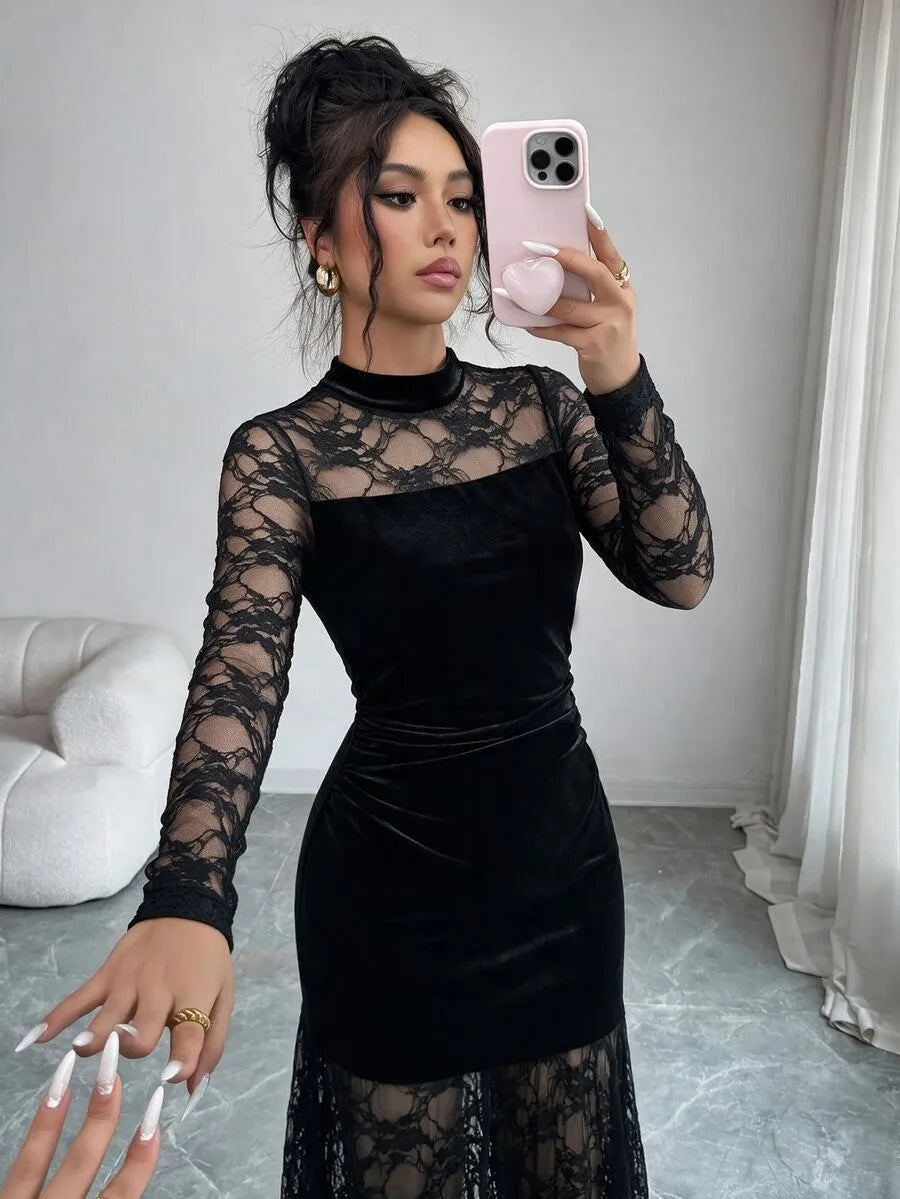 SHEIN Elenzga فستان مخملي طويل بياقة عالية وأكمام طويلة وتفاصيل دانتيل بلون أسود