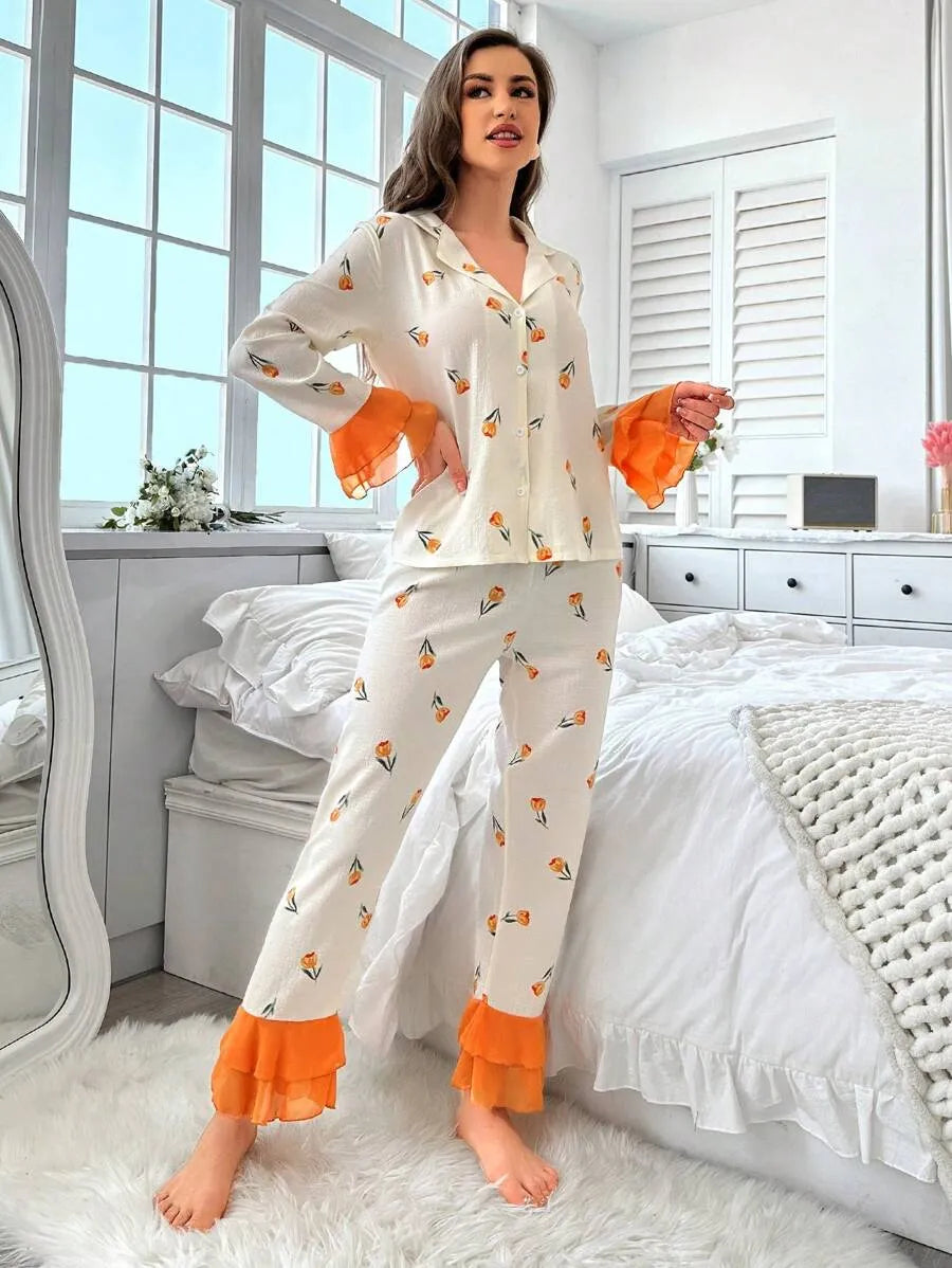 SHEIN CottageSlumber بيجامة قطعتين بنقشة زهور وتفاصيل كشكش بلون مشمشي
