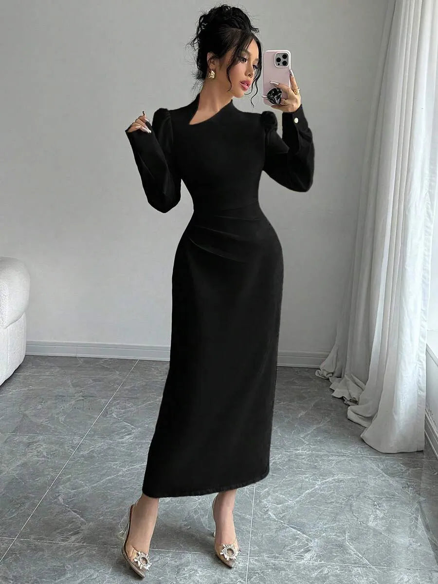 SHEIN Selianne فستان طويل بياقة غير متماثلة وأكمام منتفخة وثنيات بلون أسود