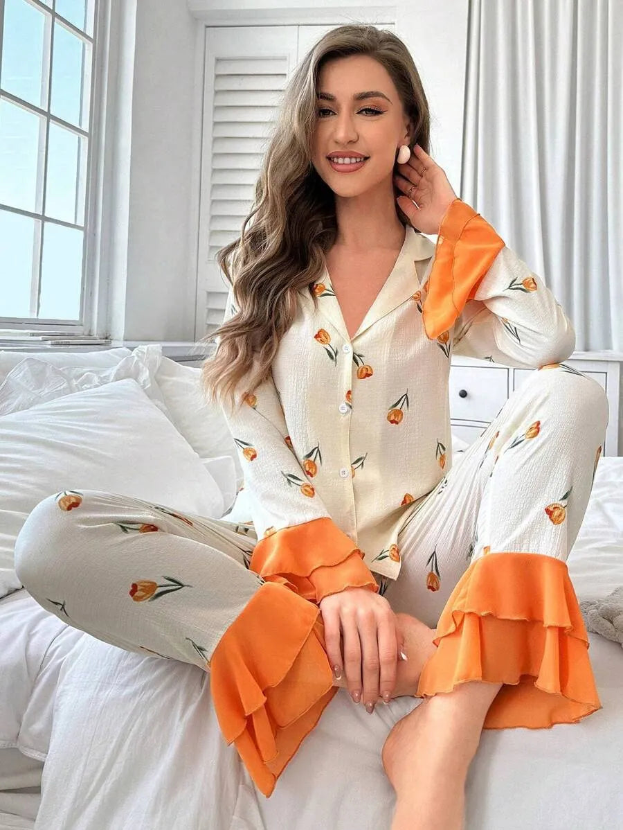 SHEIN CottageSlumber بيجامة قطعتين بنقشة زهور وتفاصيل كشكش بلون مشمشي