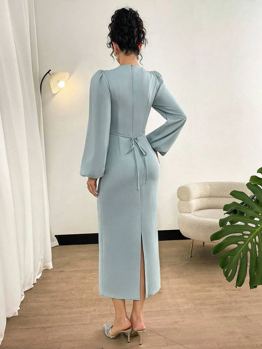 SHEIN Modelyn فستان طويل بياقة هالتر وفيونكة وأكمام طويلة منفوشة وفتحة جانبية بلون أخضر نعناعي