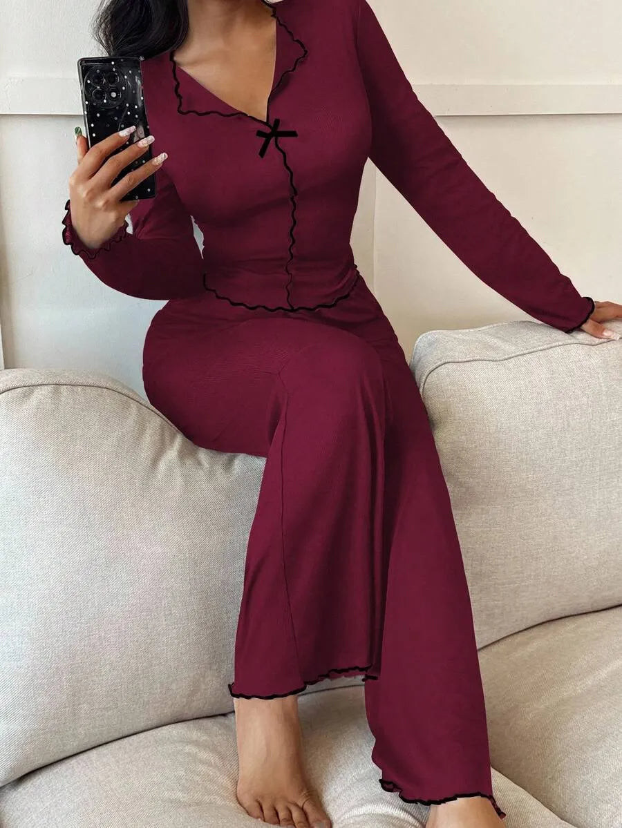 SHEIN طقم بيجامة قطعتين بتوب قصير مزين بفيونكة وزهور وبنطلون طويل بلون عنابي