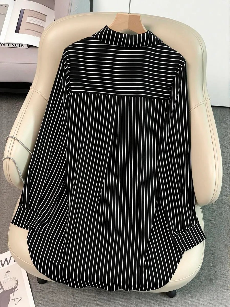 SHEIN قميص نسائي مخطط بأزرار وجيوب وأكمام طويلة بلون الأسود
