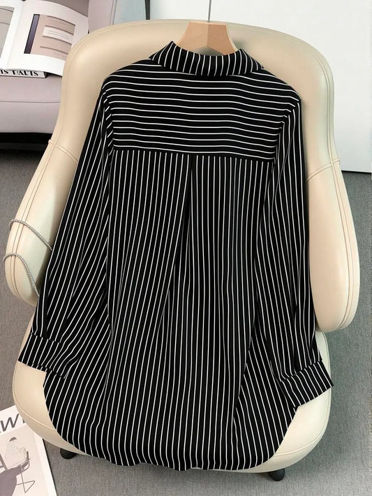 SHEIN قميص نسائي مخطط بأزرار وجيوب وأكمام طويلة بلون الأسود