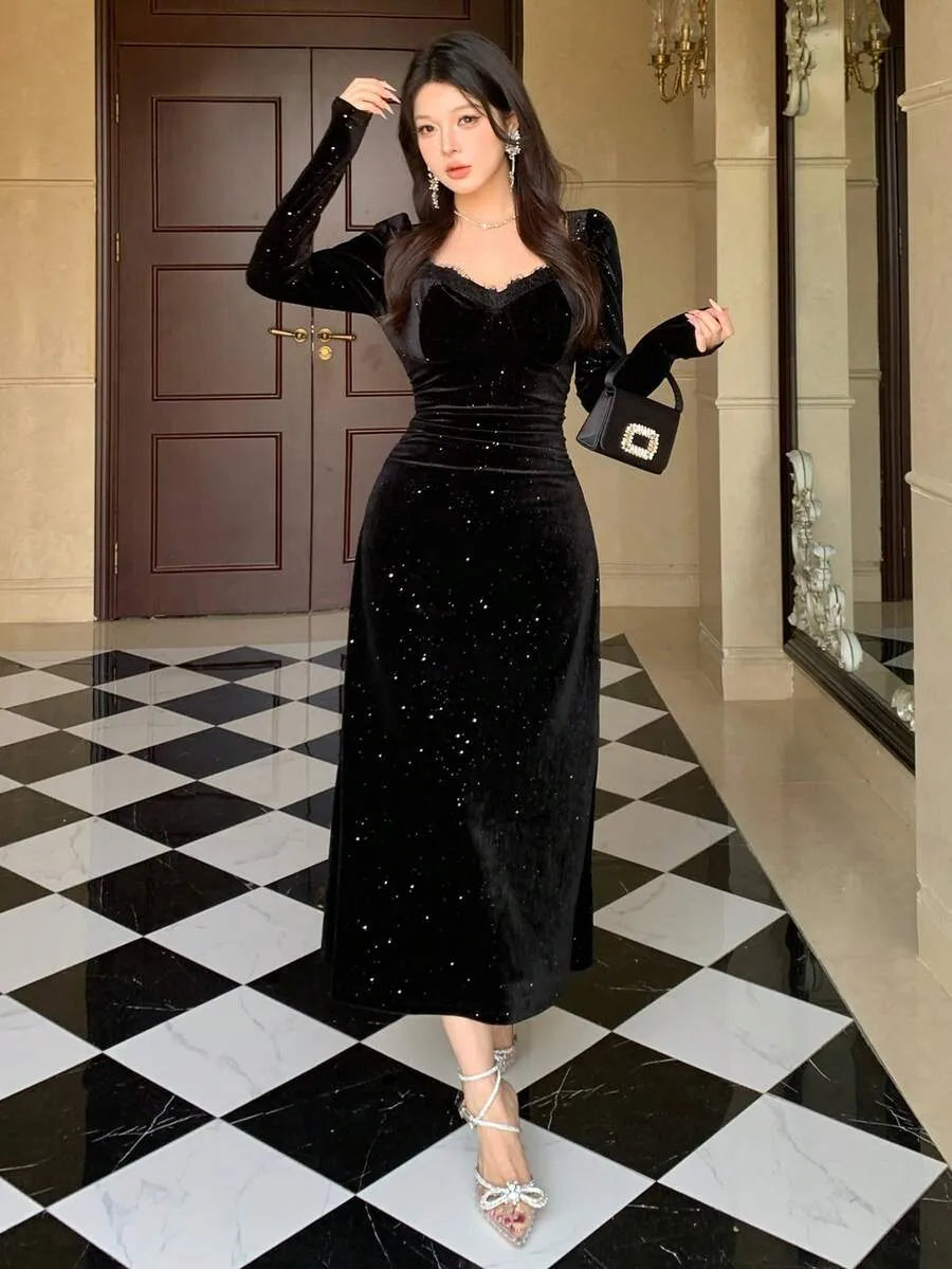SHEIN DAZY فستان ميدي بياقة قلب وخصر مزين بالدانتيل بلون أسود