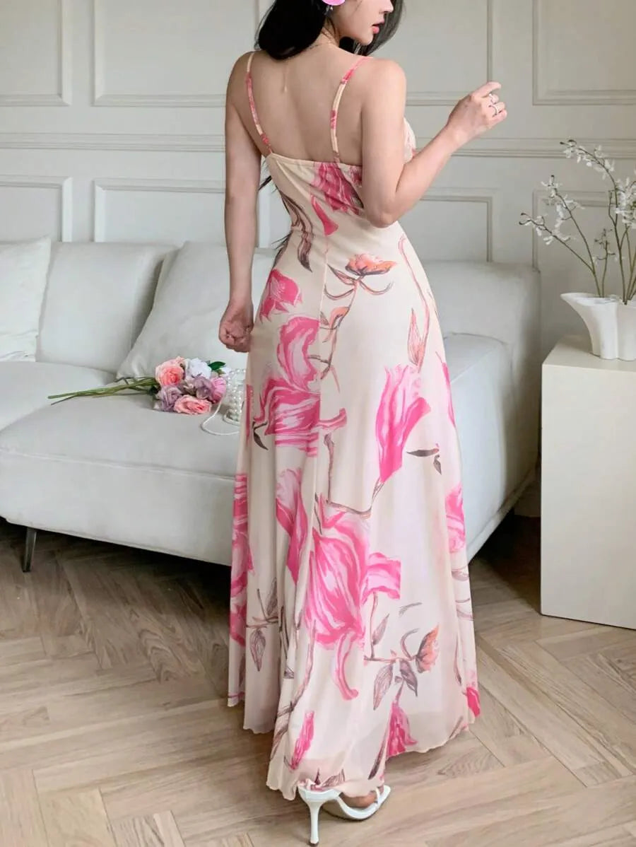 SHEIN Modelyn فستان طويل بحمالات رفيعة وخصر مطوي بنقشة نباتات بلون مشمشي