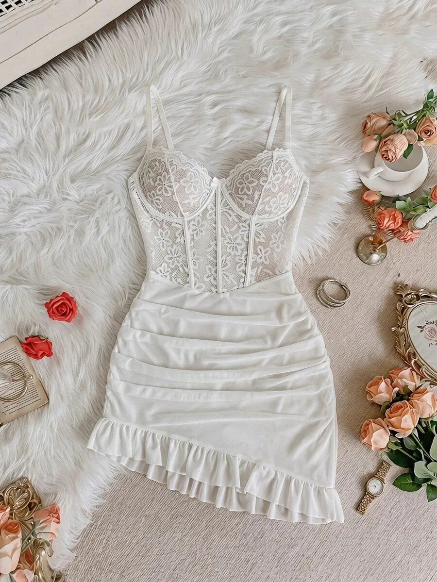 SHEIN MOD طقم ملابس داخلية نسائية قطعتين حمالة صدر وفستان شبكي قصير بتفاصيل دانتيل بلون أبيض