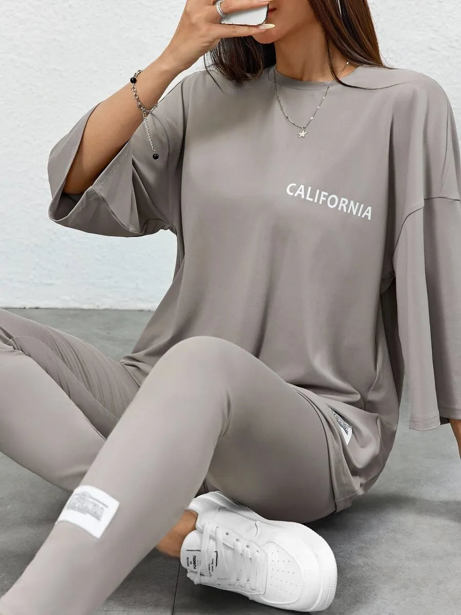SHEIN Solavon طقم نسائي قطعتين تي شيرت وبنطلون ليجنز بلون رمادي فاتح