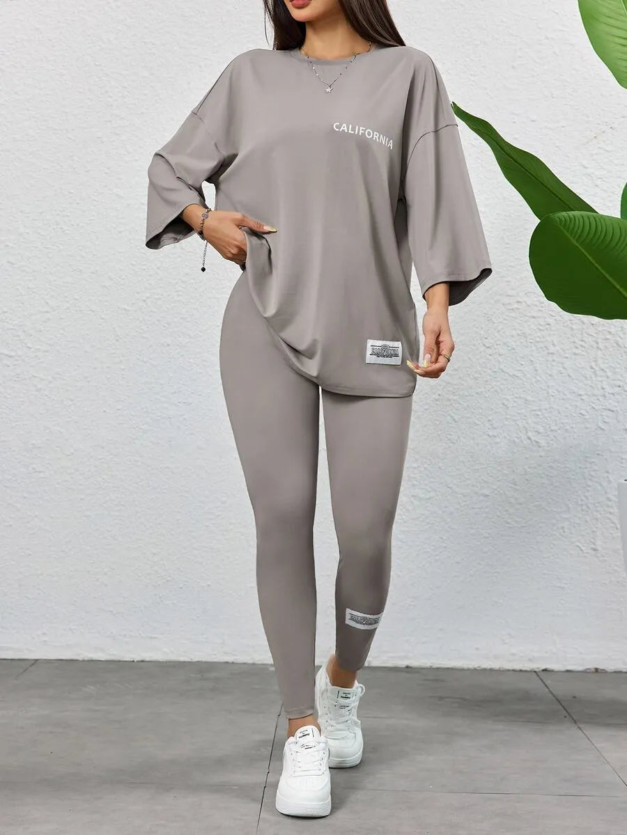 SHEIN Solavon طقم نسائي قطعتين تي شيرت وبنطلون ليجنز بلون رمادي فاتح