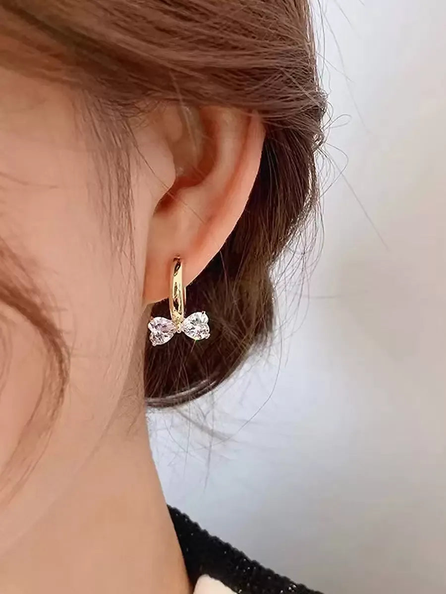 SHEIN أقراط حلقية نسائية مزينة بفيونكة وحجر الراين بلون ذهبي أصفر