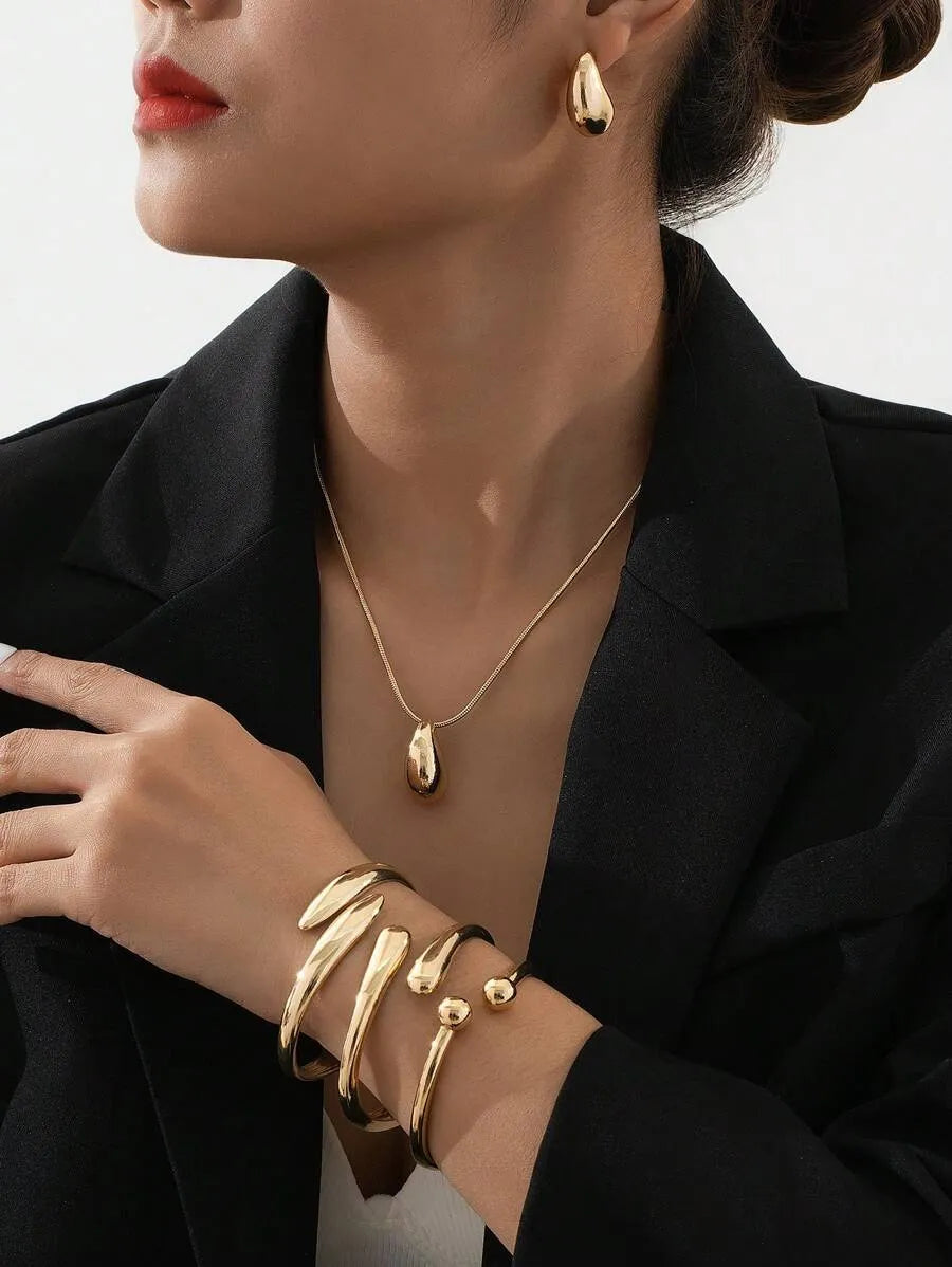 SHEIN طقم مجوهرات نسائي 3 قطع قلادة وأقراط بتصميم قطرة ماء بلون ذهبي