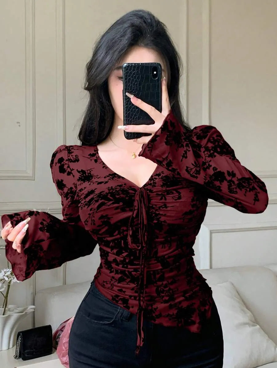 SHEIN Joudiya بلوزة نسائية بياقة ورباط وطبعة زهور وأكمام جرس بلون الأحمر