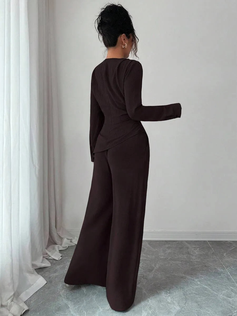 SHEIN Raffinéa طقم نسائي قطعتين بلوزة بأكمام طويلة وتصميم غير متماثل وبنطال بلون بني