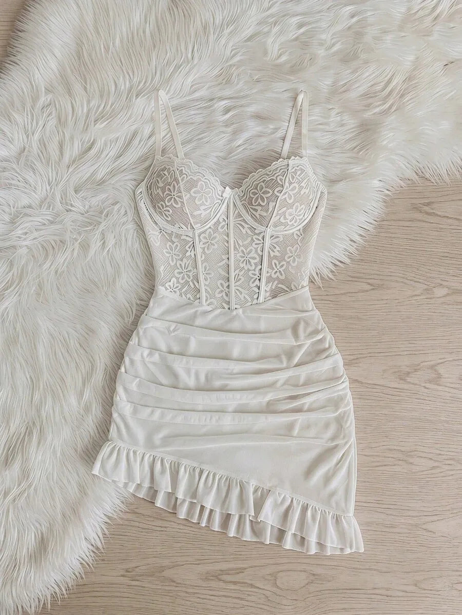 SHEIN MOD طقم ملابس داخلية نسائية قطعتين حمالة صدر وفستان شبكي قصير بتفاصيل دانتيل بلون أبيض