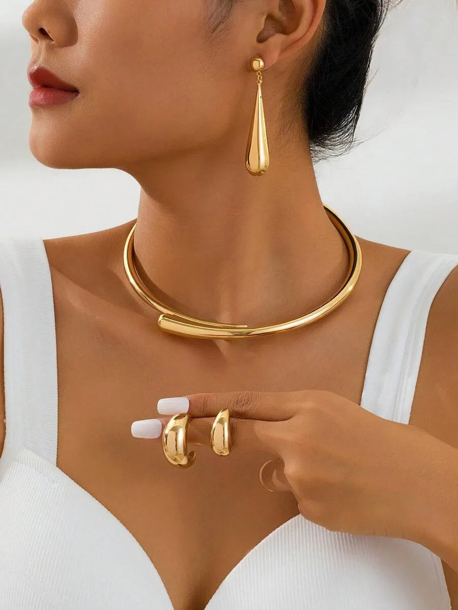 SHEIN طقم مجوهرات نسائي 3 قطع قلادة وأقراط بتصميم قطرة ماء بلون ذهبي