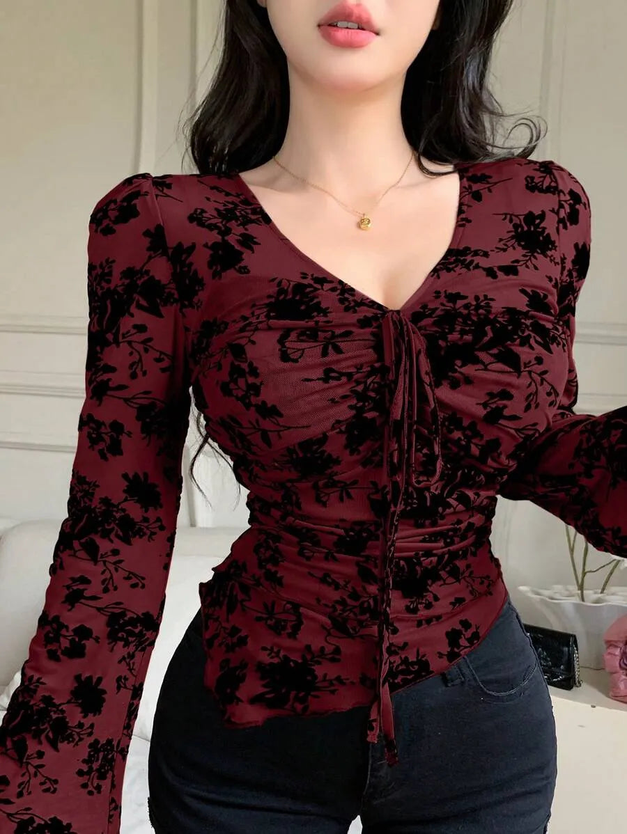 SHEIN Joudiya بلوزة نسائية بياقة ورباط وطبعة زهور وأكمام جرس بلون الأحمر
