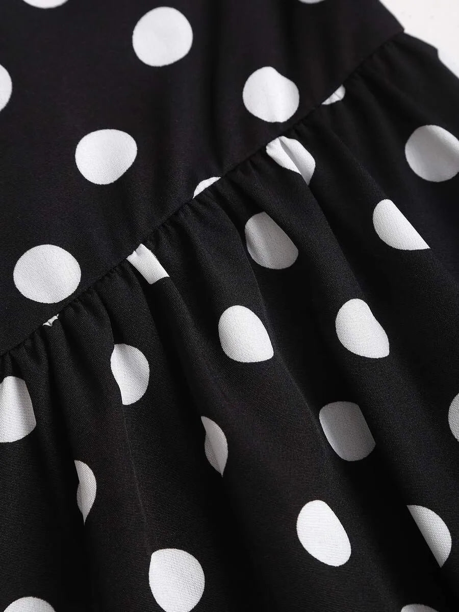 SHEIN Sweetra فستان ميني بدون أكمام بياقة قارب وظهر مكشوف ورباط خصر ونقشة نقاط بلون أسود
