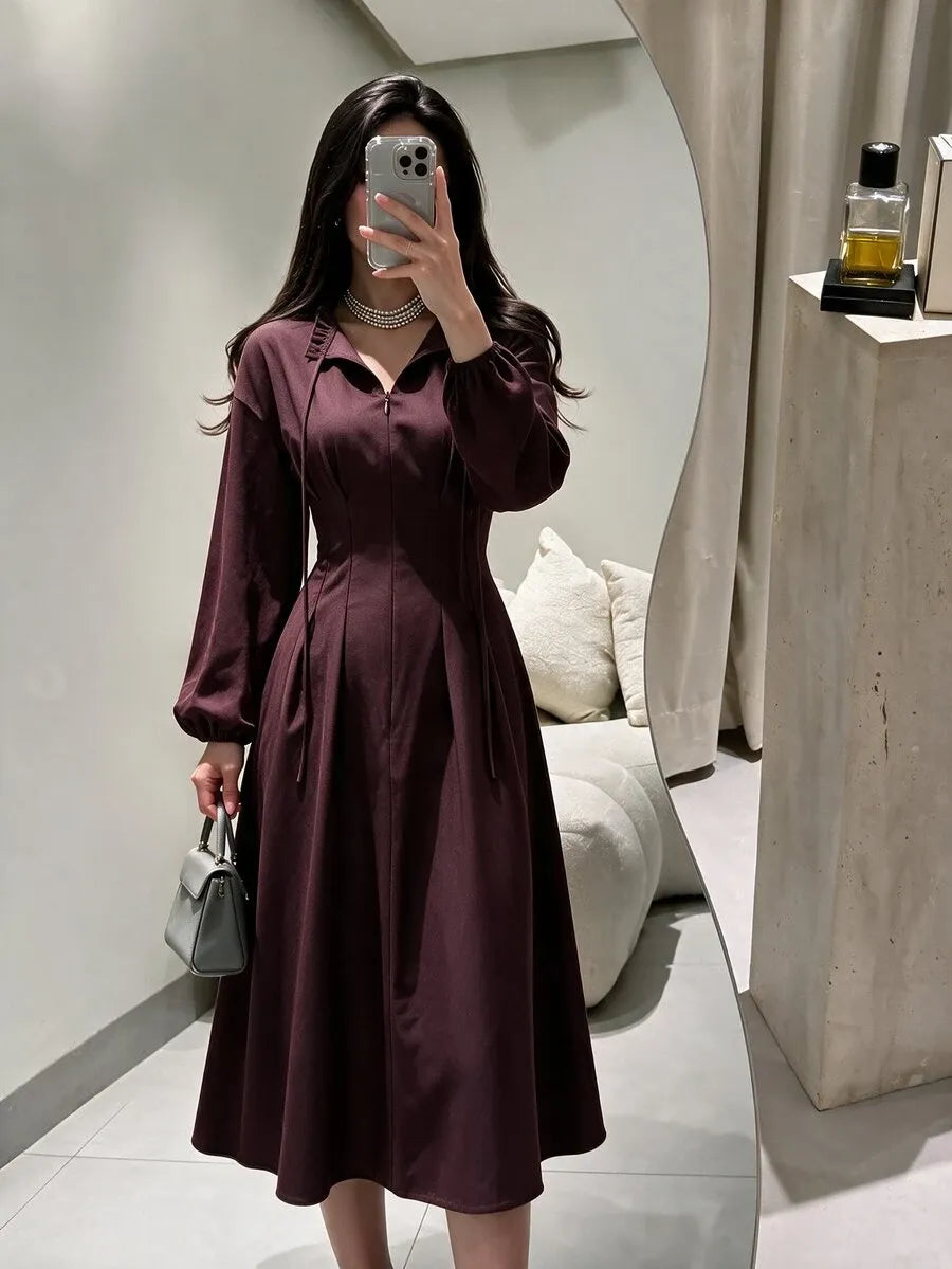 SHEIN NOVVYNE فستان ميدي بياقة وربطة وأكمام فانوس وكشكشة بلون عنابي