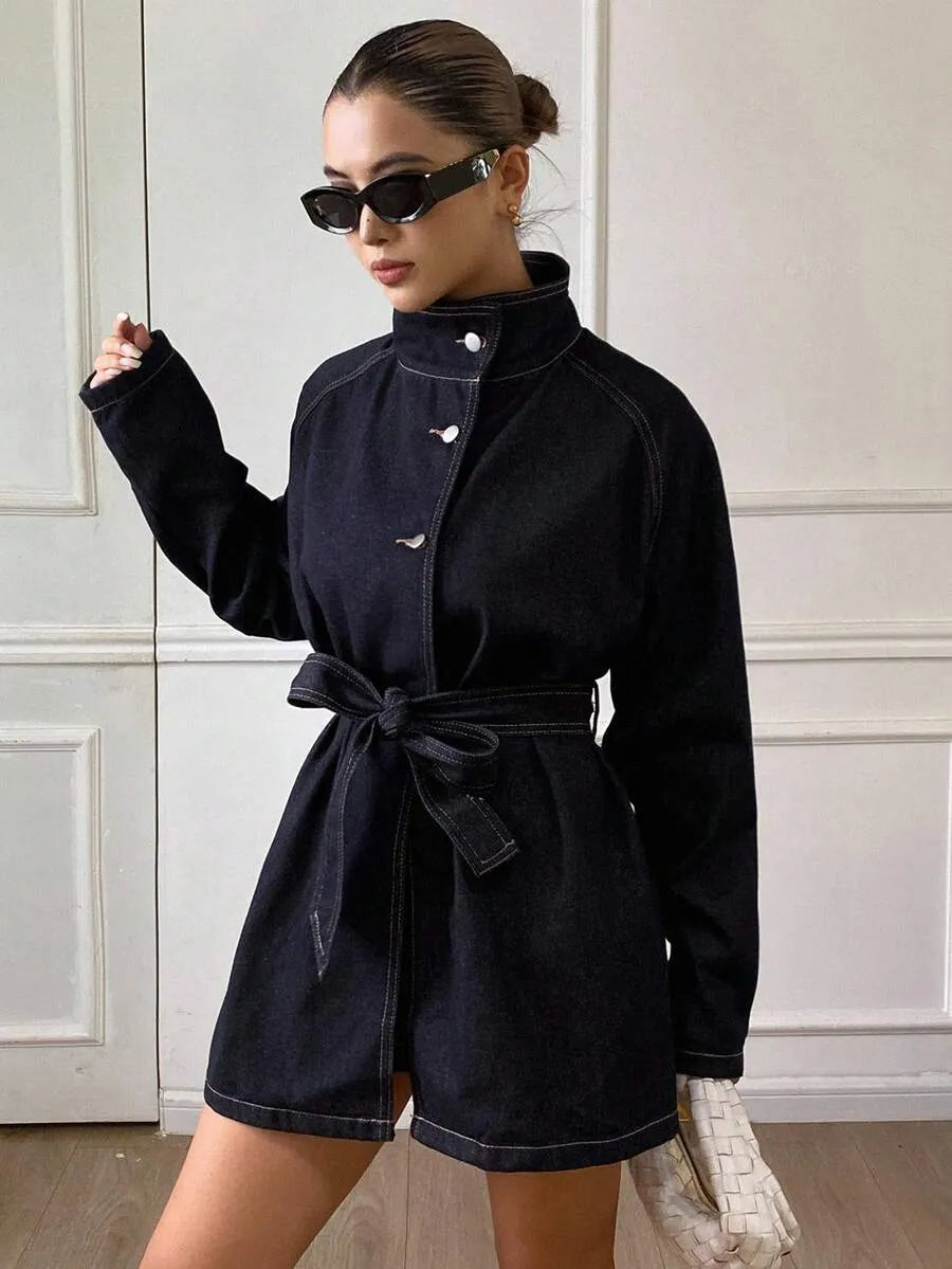 SHEIN DAZY معطف جينز ميدي فضفاض بياقة عالية وحزام وجيوب بلون أزرق داكن