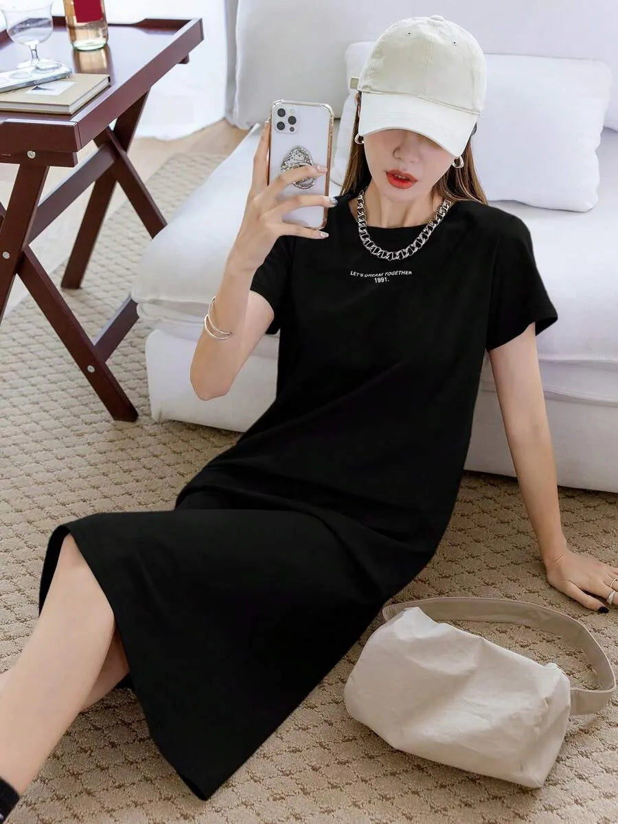SHEIN Dazy Designer فستان ميدي بياقة دائرية وأكمام قصيرة وطبعة حروف بلون الأسود