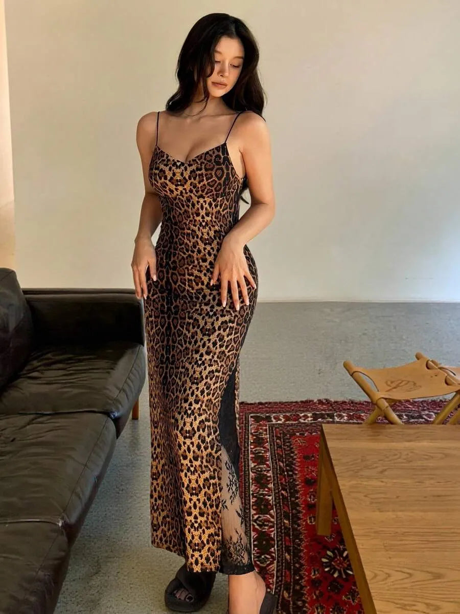 SHEIN DAZY فستان نوم بلون بني شوكولاتة وحمالات رفيعة وظهر مكشوف
