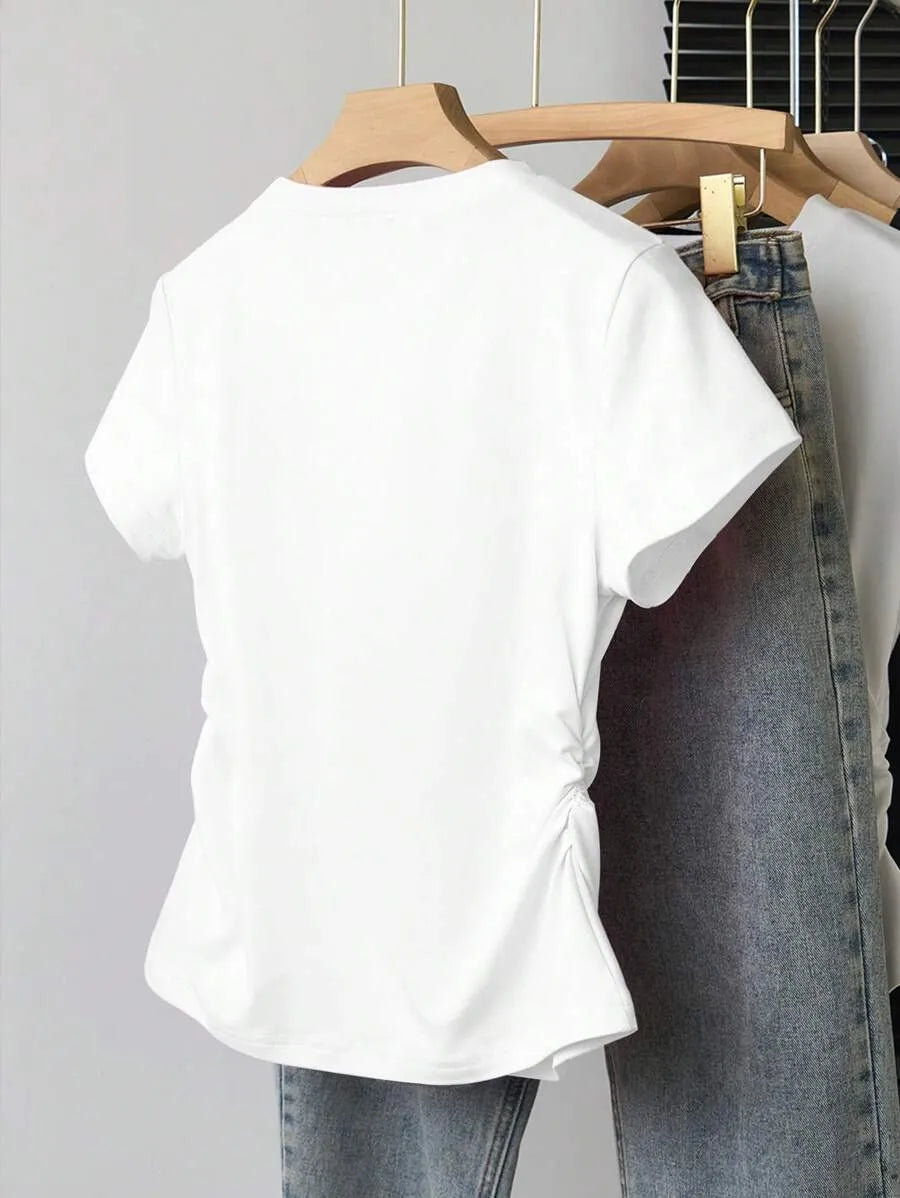 SHEIN INAWLY تي شيرت نسائي بطبعة فيونكة وحروف وياقة دائرية بلون أبيض