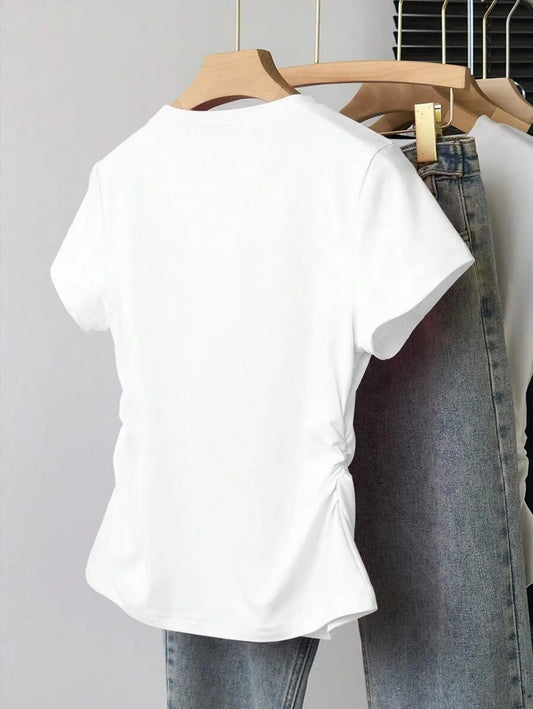 SHEIN INAWLY تي شيرت نسائي بطبعة فيونكة وحروف وياقة دائرية بلون أبيض