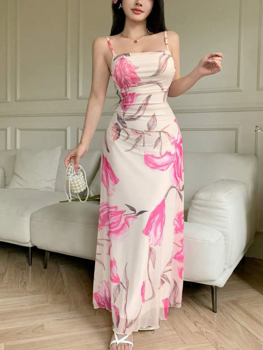 SHEIN Modelyn فستان طويل بحمالات رفيعة وخصر مطوي بنقشة نباتات بلون مشمشي