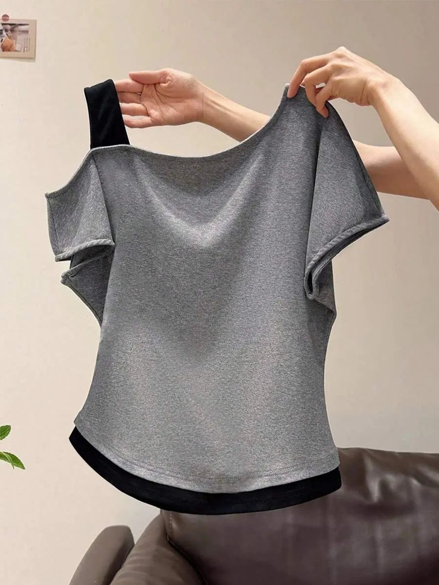 SHEIN NostaNoir بلوزة نسائية قصيرة الأكمام بكتف مائل وقصة غير متماثلة بلون رمادي