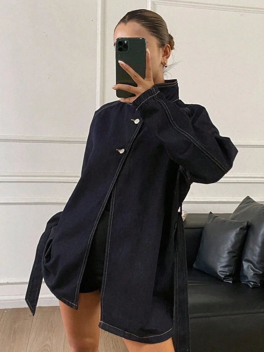 SHEIN DAZY معطف جينز ميدي فضفاض بياقة عالية وحزام وجيوب بلون أزرق داكن