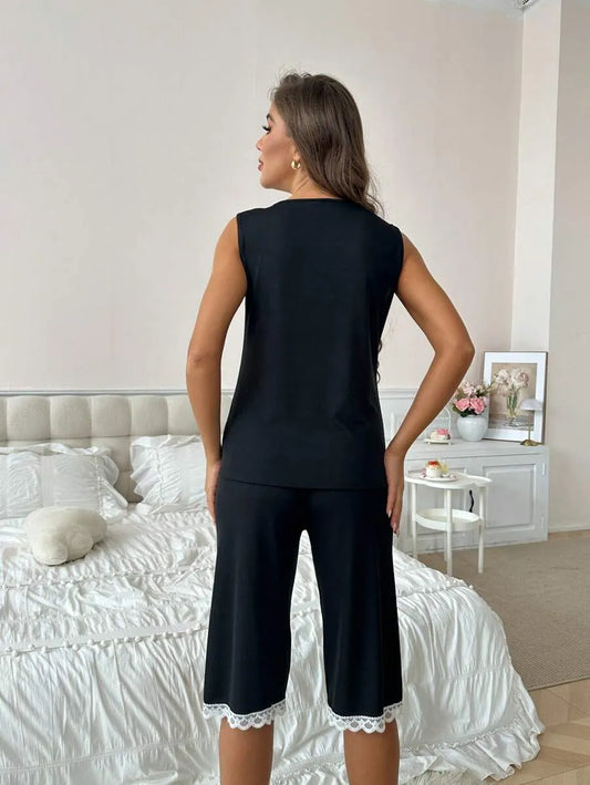 SHEIN طقم قطعتين بيجاما بتوب دانتيل وشورت بلون أسود