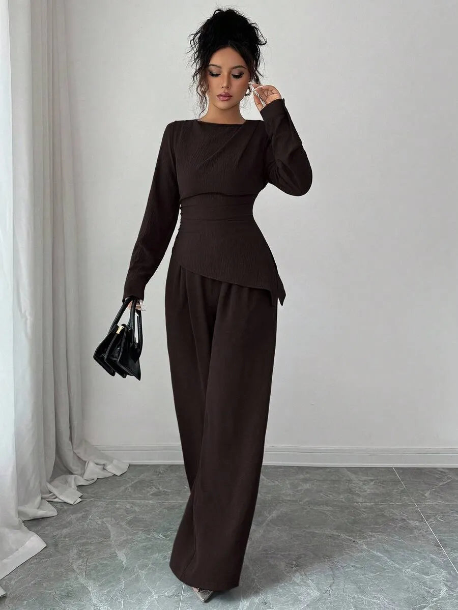 SHEIN Raffinéa طقم نسائي قطعتين بلوزة بأكمام طويلة وتصميم غير متماثل وبنطال بلون بني