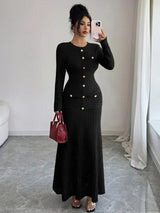 SHEIN Modelyn فستان محبوك ماكسي بياقة دائرية وأزرار ذهبية أمامية وأكمام طويلة بلون أسود