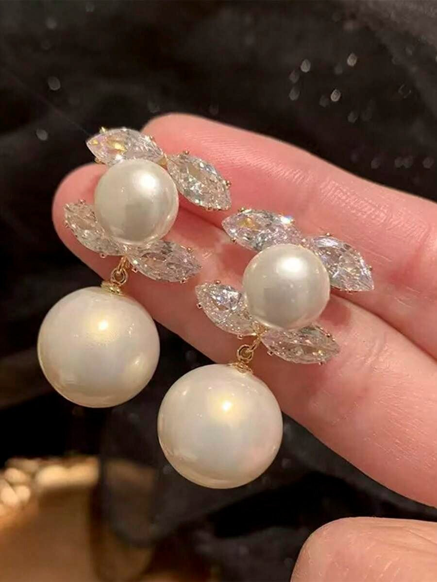 SHEIN أقراط لؤلؤ باللون الأبيض
