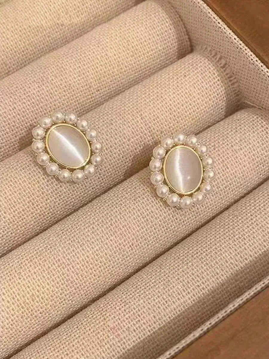 SHEIN طقم مجوهرات نسائي 3 قطع قلادة وأقراط مزينة باللؤلؤ بلون أبيض