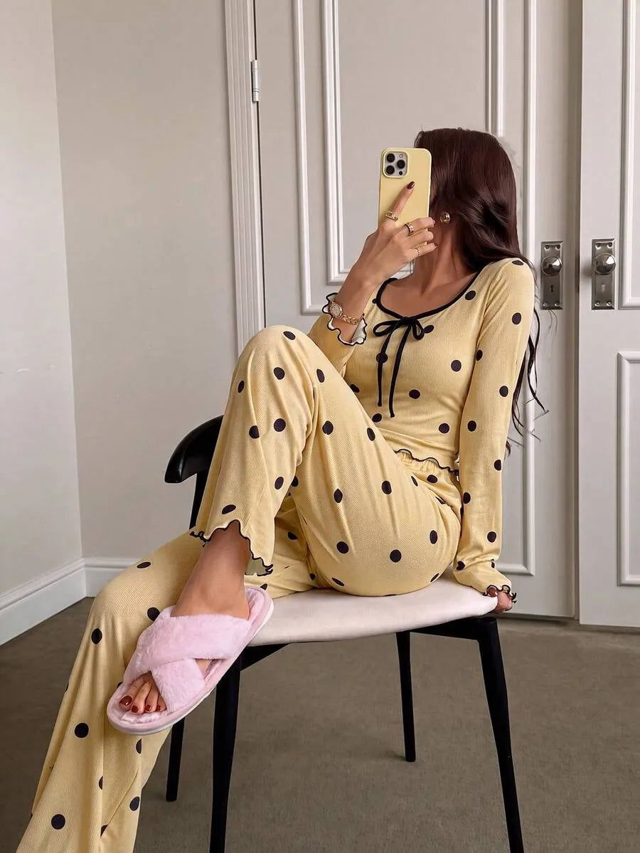 SHEIN Napfluff طقم بيجامة قطعتين بطبعة نقاط بولكا وأكمام طويلة بلون أصفر