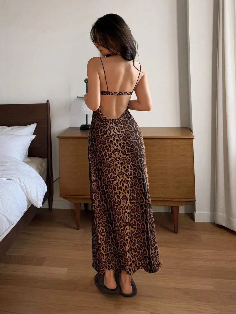 SHEIN DAZY فستان نوم بلون بني شوكولاتة وحمالات رفيعة وظهر مكشوف